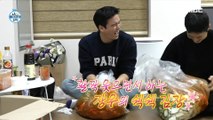 [HOT] Making kimchi with a smile.,나 혼자 산다 211224