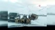 Yüksekova'da buzlu yoldan çıkan kamyonet 50 koyunu yolda bıraktı