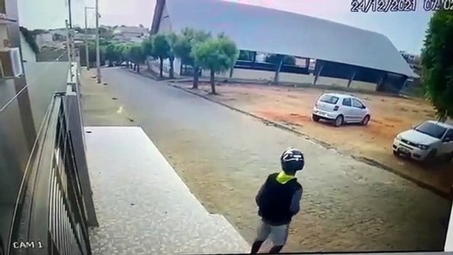 Bandidos assaltam residência na Zona Norte de Cajazeiras e atiram em viaturas durante perseguição