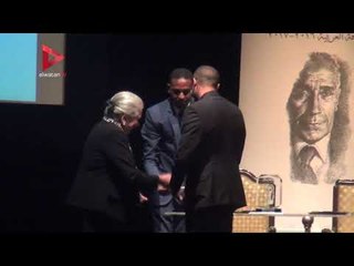 أحمد العميد الصحفي بـ"الوطن" يتسلم جائزة محمد حسنين هيكل لتغطية الحرب في العراق