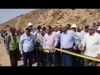 وزير الإسكان يتفقد عددا من المشروعات في أسوان