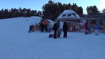 Cıbıltepe Kayak Merkezi'nde turizm sezonu meşaleli kayak gösterileriyle başladı