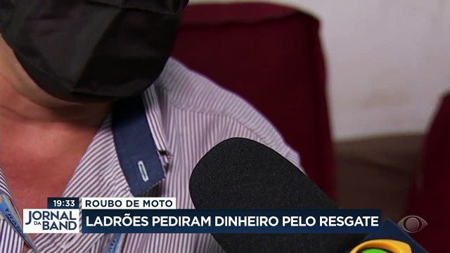 A polícia está atrás de bandidos que chantagearam uma vítima de assalto