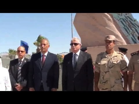 فوده يضع أكاليل الزهور على النصب التذكاري في ذكرى أكتوبر