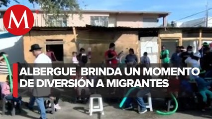 Migrantes disfrutan de un convivio navideño en Nuevo Laredo