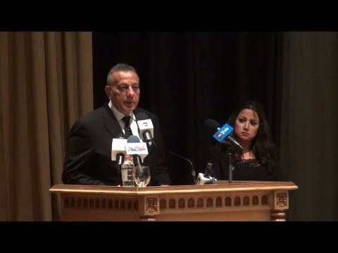 محافظ الجيزة يقف دقيقة حدادا على شهداء حادث الواحات أثناء مؤتمر معا لمصر
