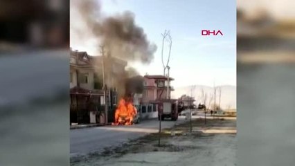 PARK HALİNDEKİ HAFİF TİCARİ ARAÇ YANDI