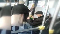 Bu amca örmeden duramıyor… Belediye otobüsünde, kahvehanede örgü ören yaşlı amcayı görenler gözlerine inanamadı