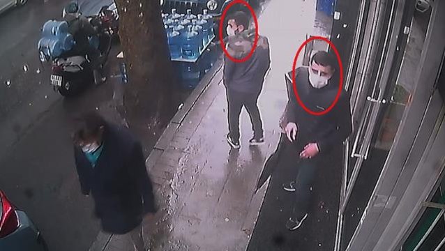 İstanbul'un göbeğinde güpegündüz kapı kırdılar! Hırsızların pes dedirten rahatlıkları kamerada