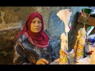 الحاجة بدوية تتقن صناعة العروسة السكر.. 50 سنة شغل ومكملة