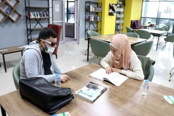 Görmeyen öğrencilerin gözleri oluyorlar