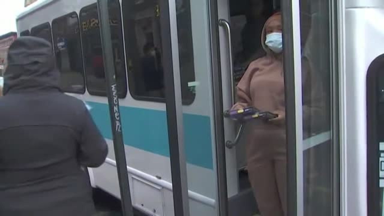 Colas interminables en Nueva York en Navidad para conseguir un test de antígenos gratuito