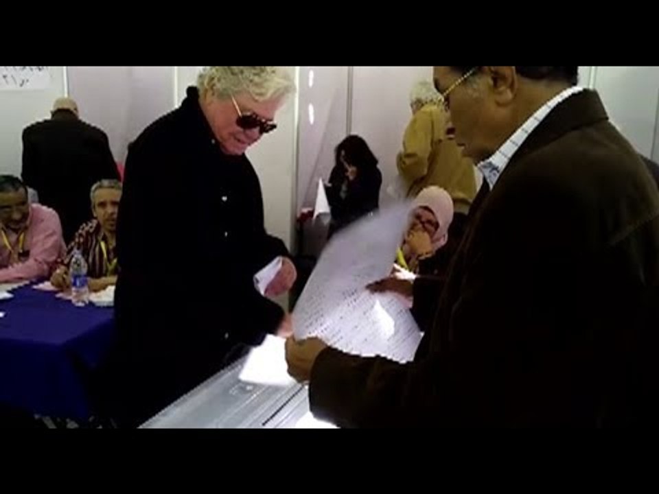 حسين فهمي يدلي بصوته في انتخابات نادي الجزيرة