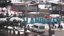 Palandöken Kayak Merkezi'nde hafta sonu yoğunluğu yaşanıyor