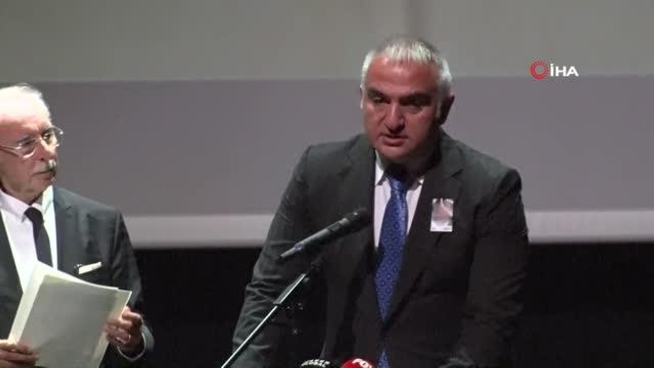 Devlet sanatçısı Prof. Dr. Alaeddin Yavaşca için AKM'de tören düzenlendi