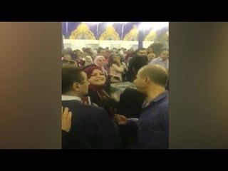 ناخبة لموظف وجهها لانتخاب محمود طاهر: اطلع برة