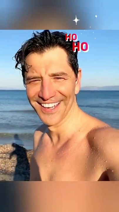 Σάκης Ρουβάς: Στιγμιότυπα από τις χριστουγεννιάτικες βουτιές του τραγουδιστή  (2)