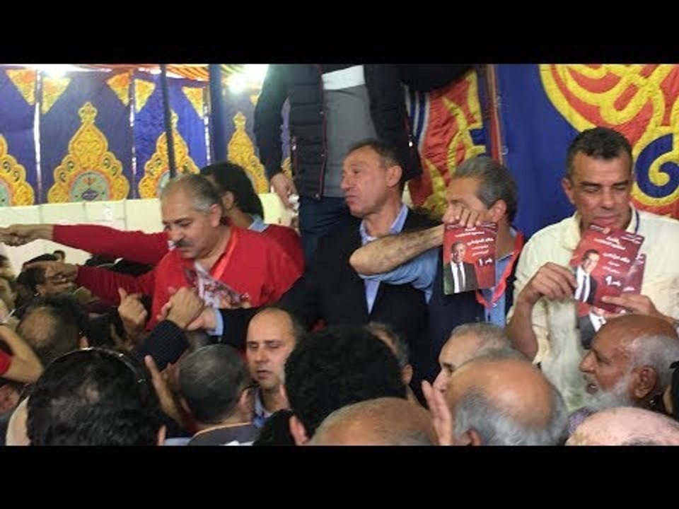 الخطيب يحيي أنصاره في انتخابات الأهلي وسط هتافات.. بيبو بيب