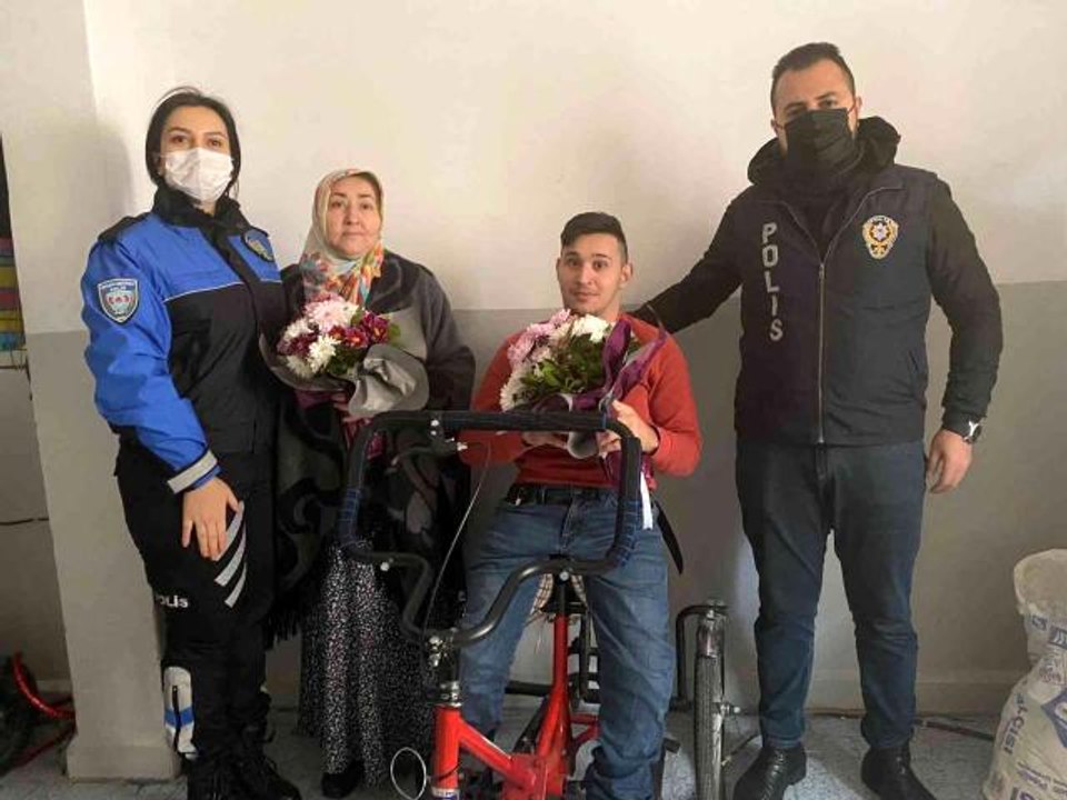 Yürüme engelli kişinin elektrikli bisikletini çalan şüpheli yakalandı