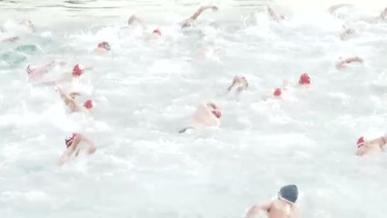 Barcelona vive la Navidad en el agua con una Copa Nadal abarrotada
