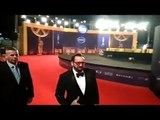 النجم العالمي نيكولاس كيدج يلتقط  صور سيلفي في حفل ختام القاهرة السينمائي