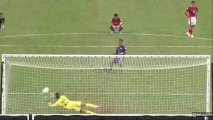 Nadeo Argawinata's spectacular penalty save - Indonesia vs Singapore 2-2 25/12/2021
