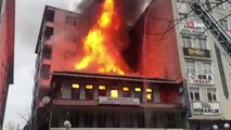 Restoranın çatı katındaki yangın herkesi sokağa döktü