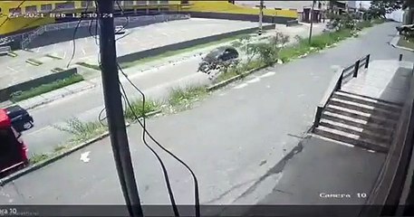 Acidente envolvendo Camaro e mais 7 veículos fere 4 na Grande BH