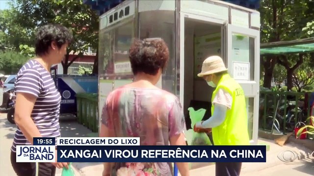 Os chineses estão investindo pesado na reciclagem. A cidade de Xangai criou uma lei pra que todos os 26 milhões de habitantes separem o lixo em casa. #BandJornalismo