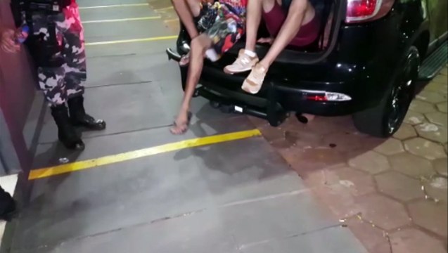 Dupla é detida pelo Choque com porções de maconha e cocaína no Conjunto Riviera