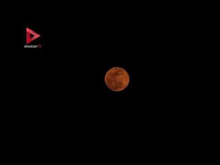 ظهور القمر الدموي في سماء القاهرة