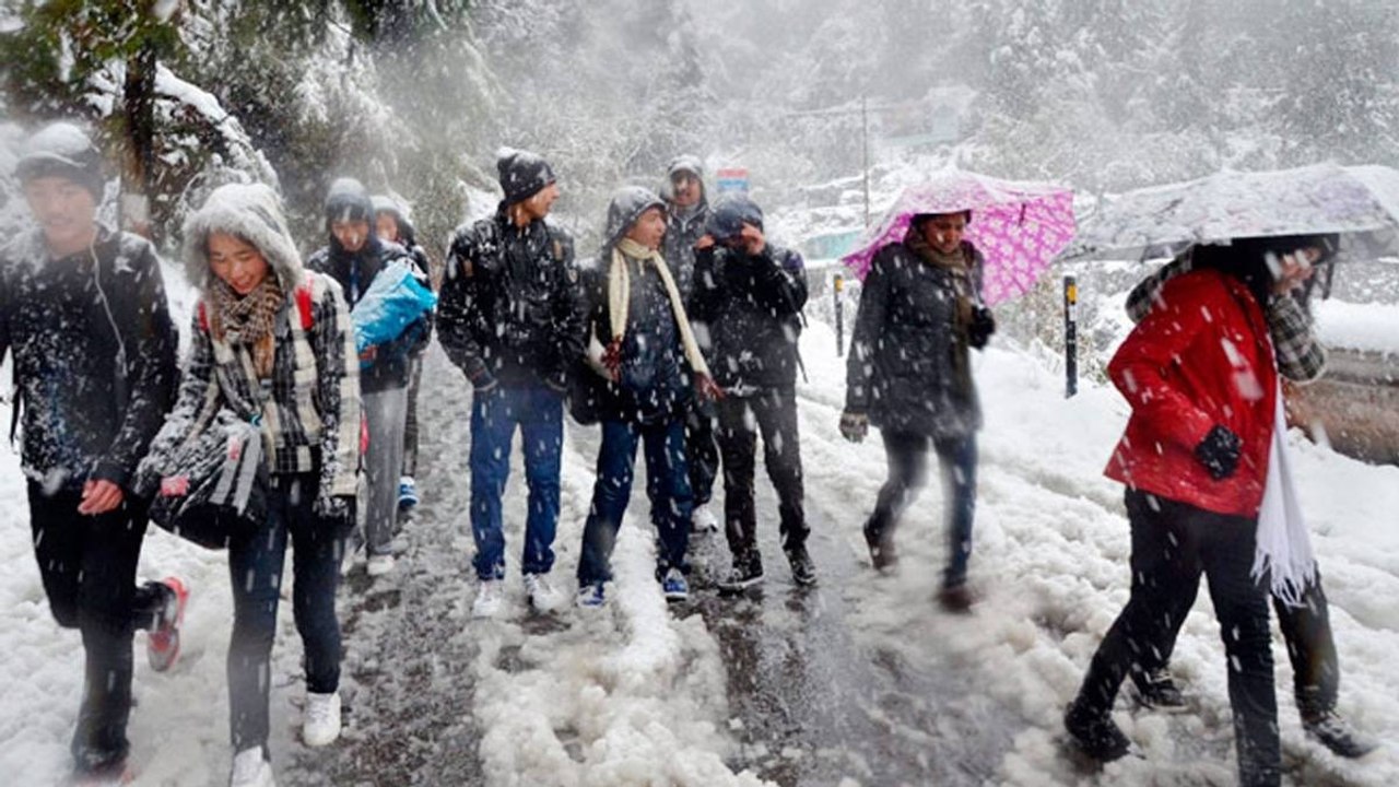 Heavy cold waves from Delhi to Auli, snowfall in hilly areas