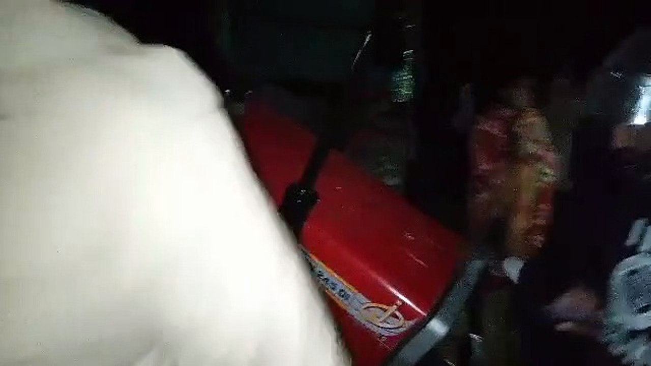 जीप की जबरदस्त टक्कर से ट्रैक्टर के दो टुकड़े, सवारियों सहित खुद भी पलटी