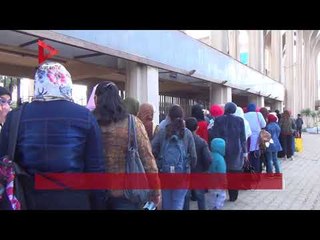 السيدات أكثر إقبالاً على معرض الكتاب.. طابور طويل للبنات