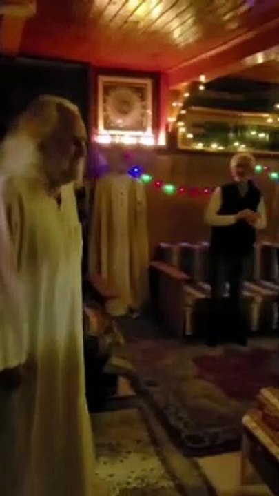 Hasan Mezarcı, Noel'de doğum gününü kutladı; etraftakiler 'İyi ki doğdun Mesih' dedi
