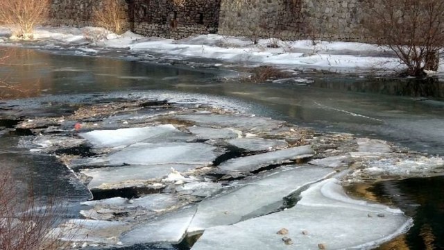 Türkiye’nin en hızlı akan nehri buz tuttu