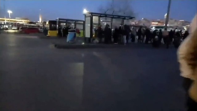 İstanbul böyle zulüm görmedi! Sanki otobüs durağı değil, miting alanı