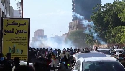 Судан: протестующие призывают военных "вернуться в казармы"