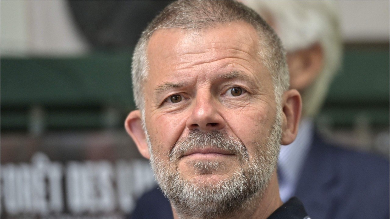 FEMME ACTUELLE - "Détesté partout où il est passé" : la violente passe d'armes entre Aymeric Caron et Éric Naulleau sur Twitter