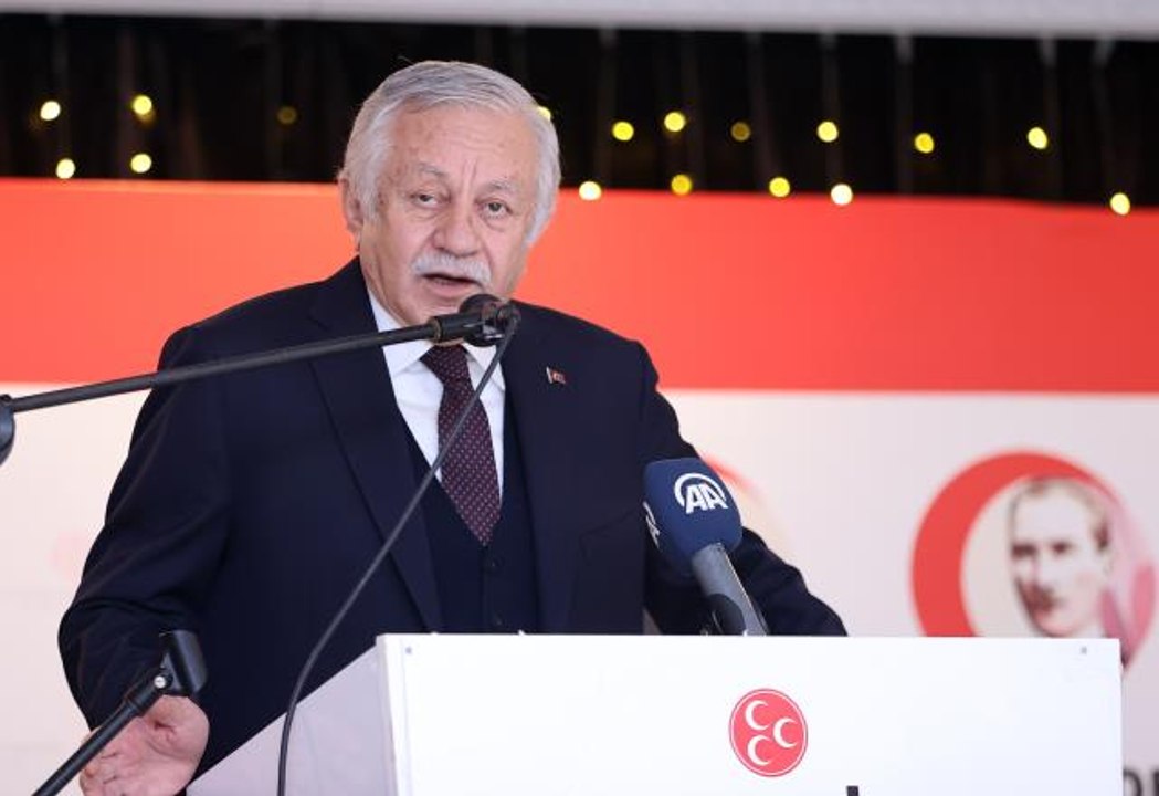 TBMM Başkanvekili Adan, Beşiktaş'ta STK temsilcileri ve muhtarlarla bir araya geldi