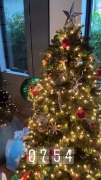 M. Pokora, Christina Milian et leurs fils Kenna et Isaiah à Noël.