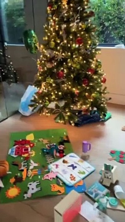 M. Pokora, Christina Milian et leurs fils Kenna et Isaiah à Noël.