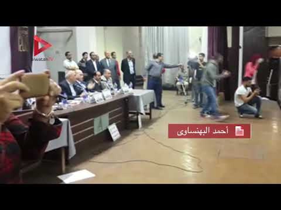 أعضاء الجمعية العمومية لنقابة المهندسين يرفعون لافتات "لا" لموازنة النقابة