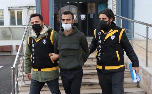 Son dakika haber: BURSA'DA EŞİNİ BIÇAKLAYARAK ÖLDÜREN ŞÜPHELİ DAİREYİ ATEŞE VERDİ