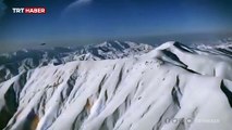 Jandarma helikopterleri karlı dağlarda terörist avında