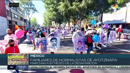 Tải video: teleSUR Noticias 15:30 26-12: Honran en México la memoria de los normalistas de Ayotzinapa