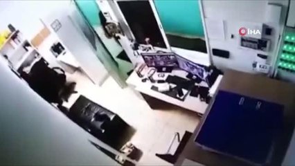 Moskova'da AVM'de el bombalı saldırgan paniği