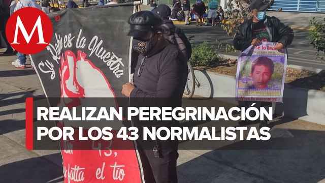 Papás de los 43 normalistas de Ayotzinapa marchan a Basílica de Guadalupe en CdMx