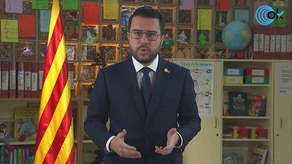 Aragonès planta la senyera en una escuela en su mensaje navideño tras el acoso a la familia de Canet