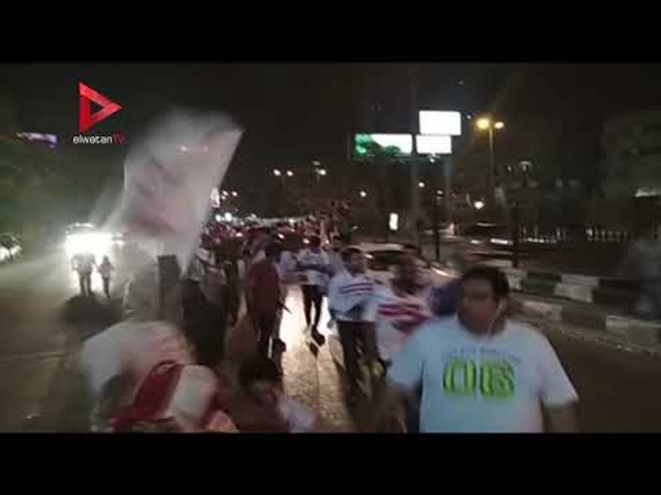 جماهير الزمالك تحتفل بالكأس أمام مقر النادي في ميت عقبة